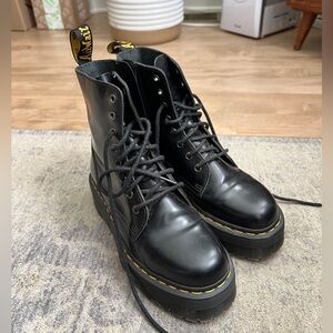 Jadon Black Platform Dr. Martens W9 / M8